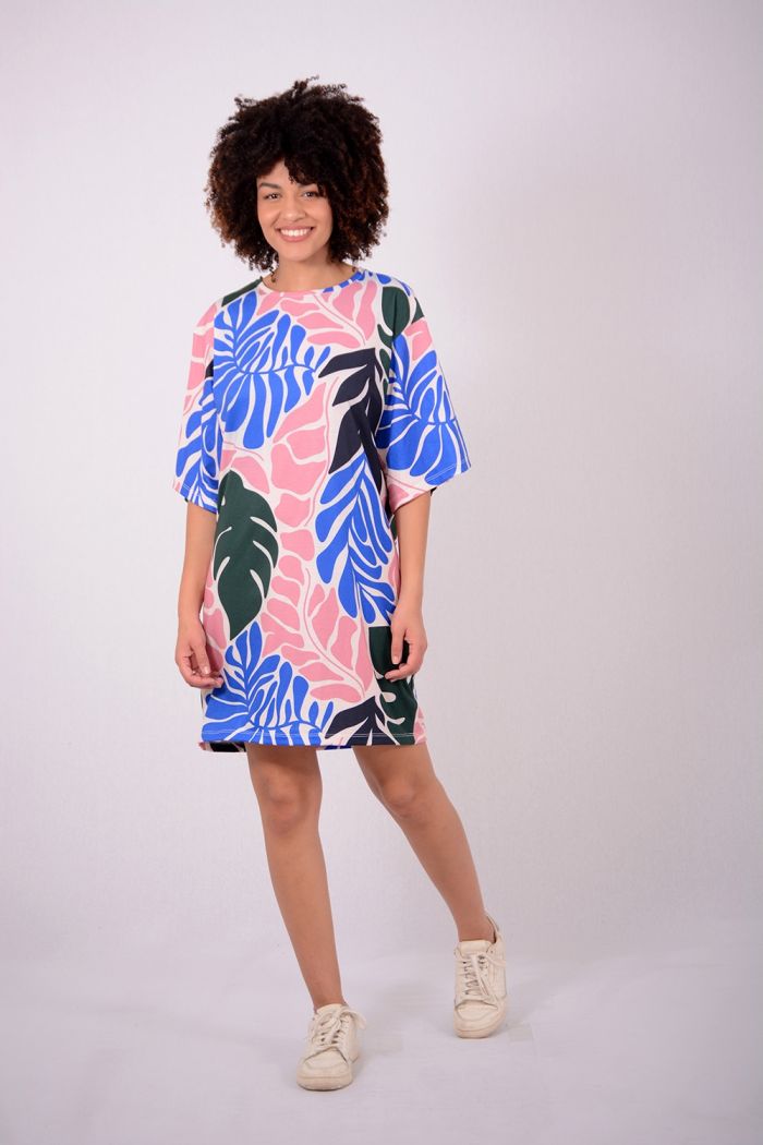 VESTIDO DE MALHA DECOTE CARECA ESTAMPA TROPICAL