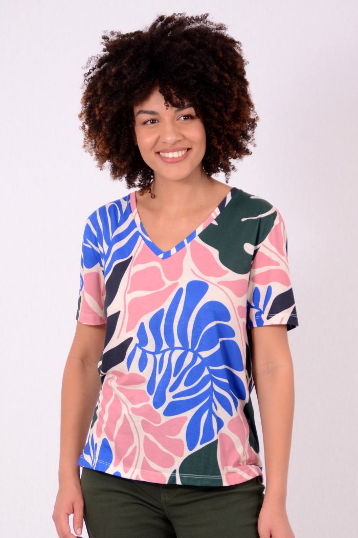 BLUSA DE MALHA DECOTE V ESTAMPA TROPICAL