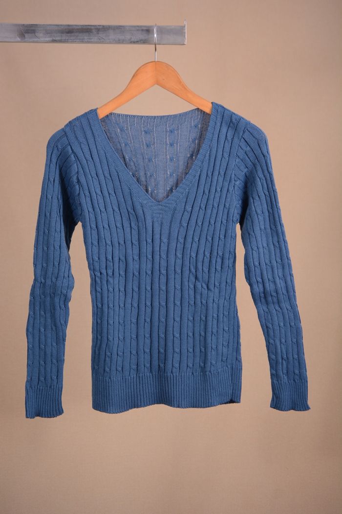 BLUSA TRICOT DECOTE V TRANCINHAS